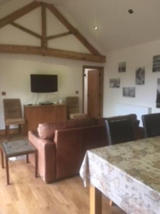 Courtside Barn, Lynn, Newport Villa Нюпорт Екстериор снимка